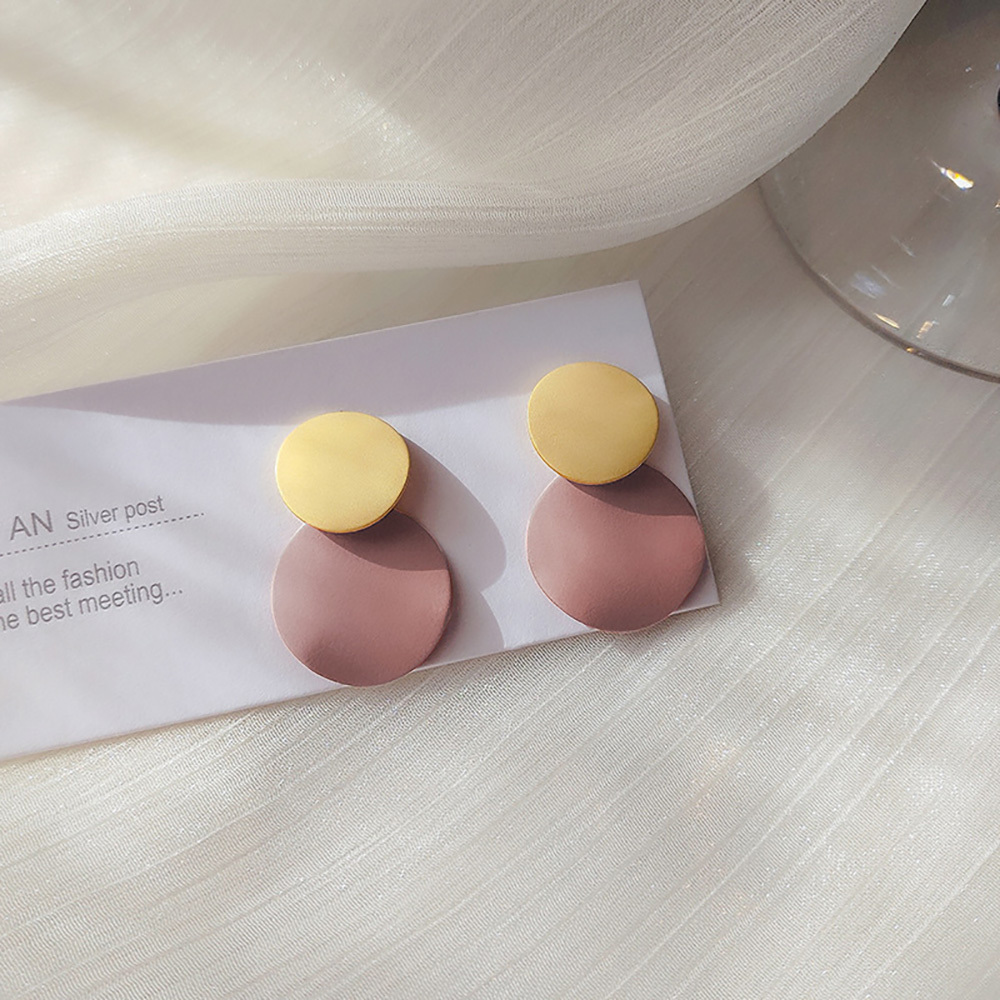 Contrast color geometric round metal earrings with individual studs