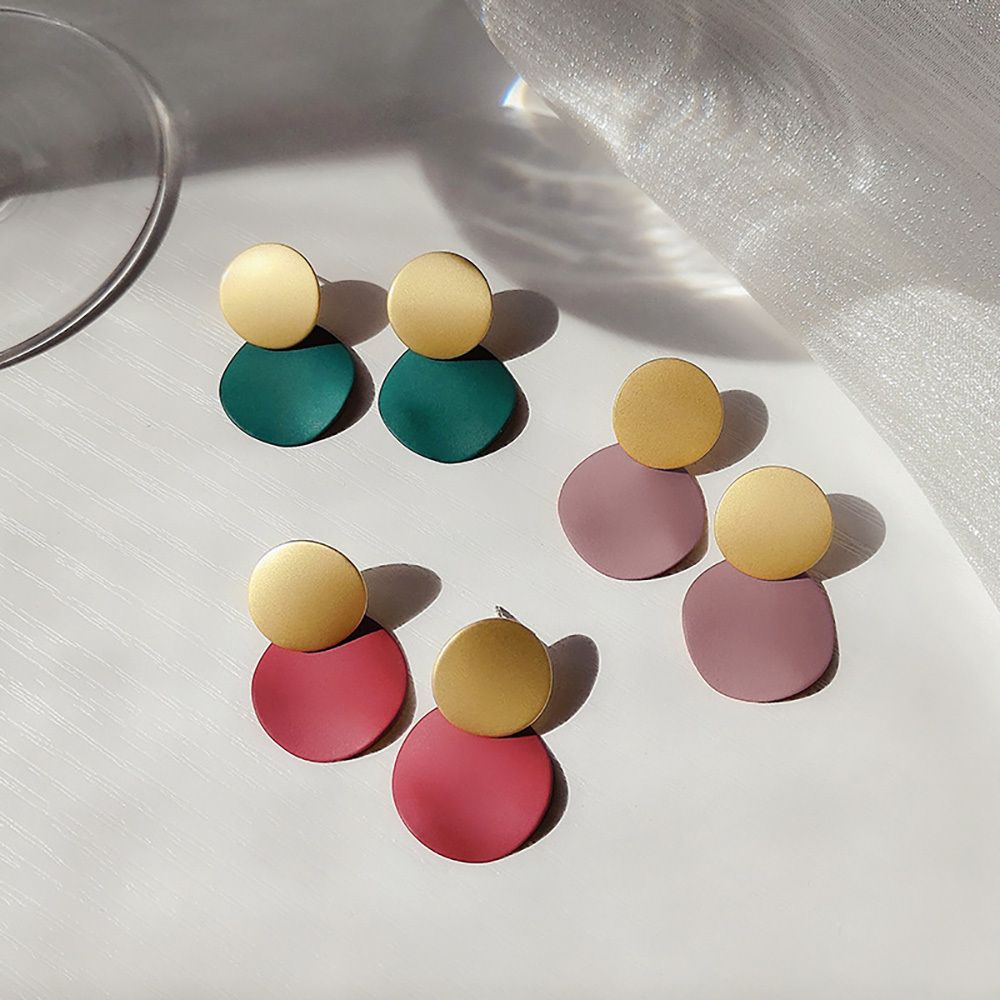 Contrast color geometric round metal earrings with individual studs