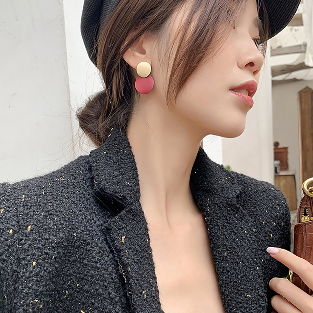 Contrast color geometric round metal earrings with individual studs