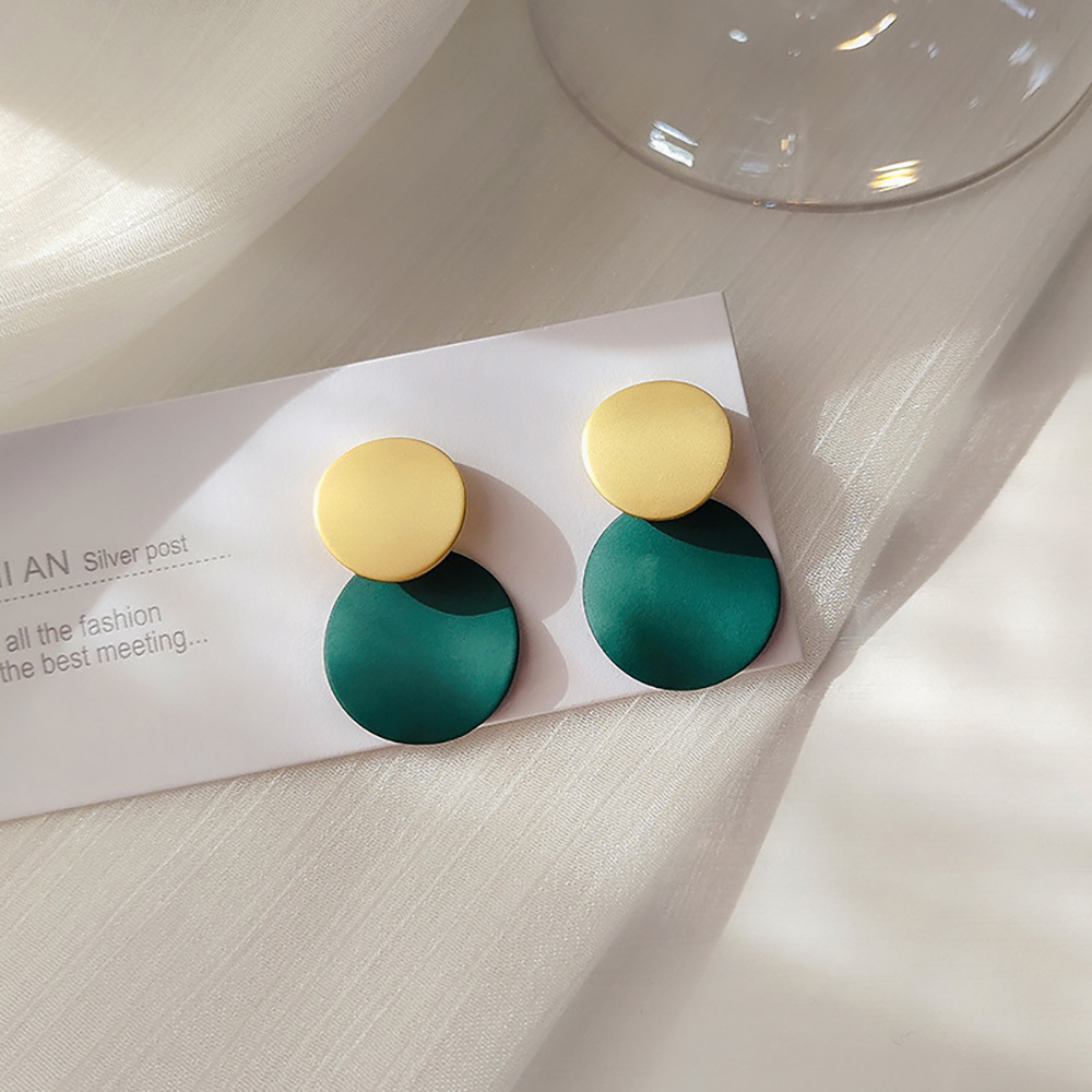Contrast color geometric round metal earrings with individual studs