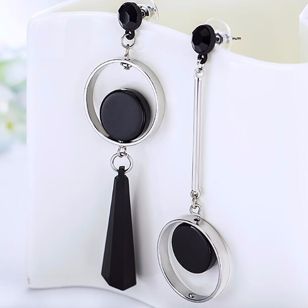 Personality Asymmetric AB version circle earrings with long diamond-studded earrings
