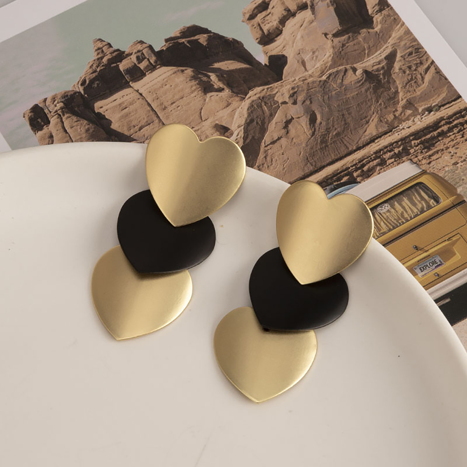Retro oversize pendant geometric love earrings cold wind gold plated black gold earrings