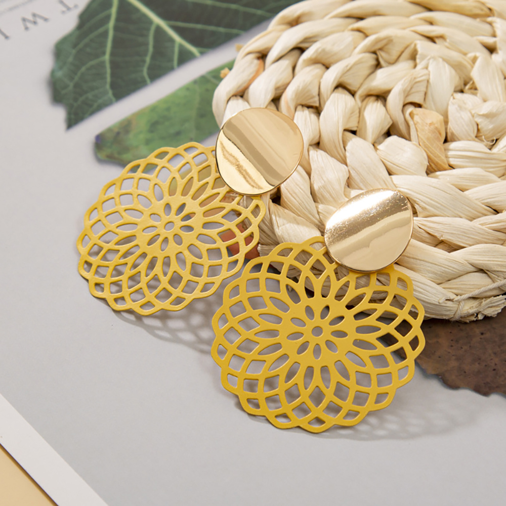 Vintage hollow flower earrings for women