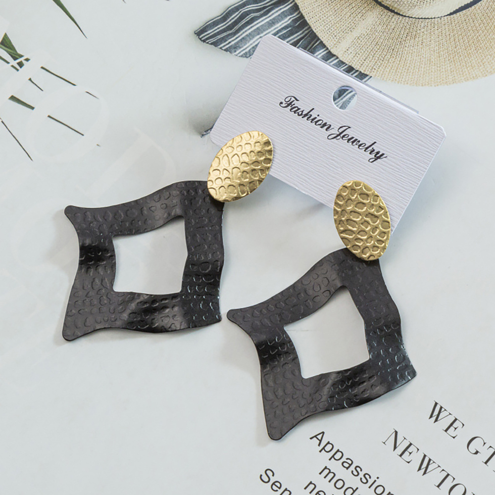 Geometric earrings with irregular hollow earrings