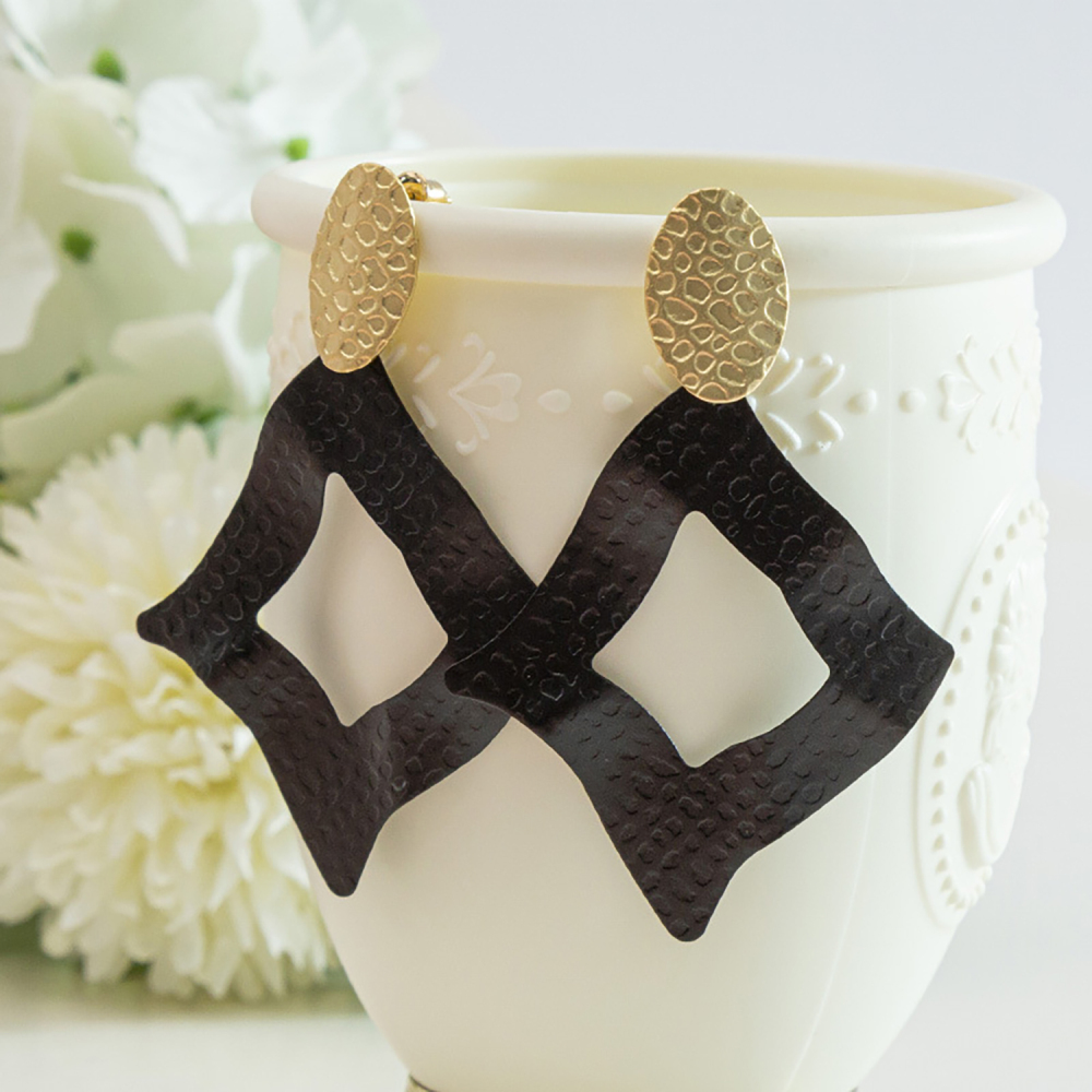 Geometric earrings with irregular hollow earrings