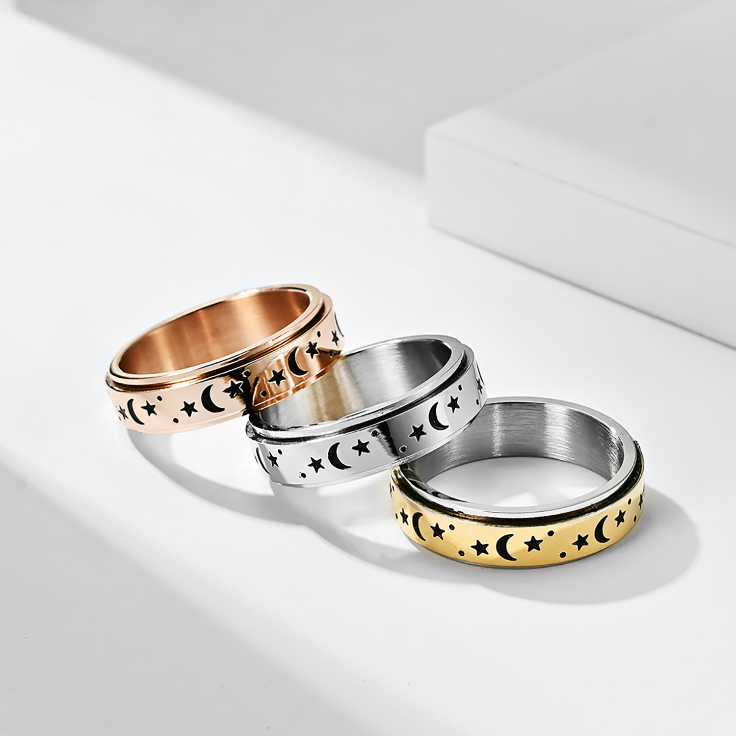 The stars and the moon can be rotated titanium steel ring ring romantic proposal men and women bracelet