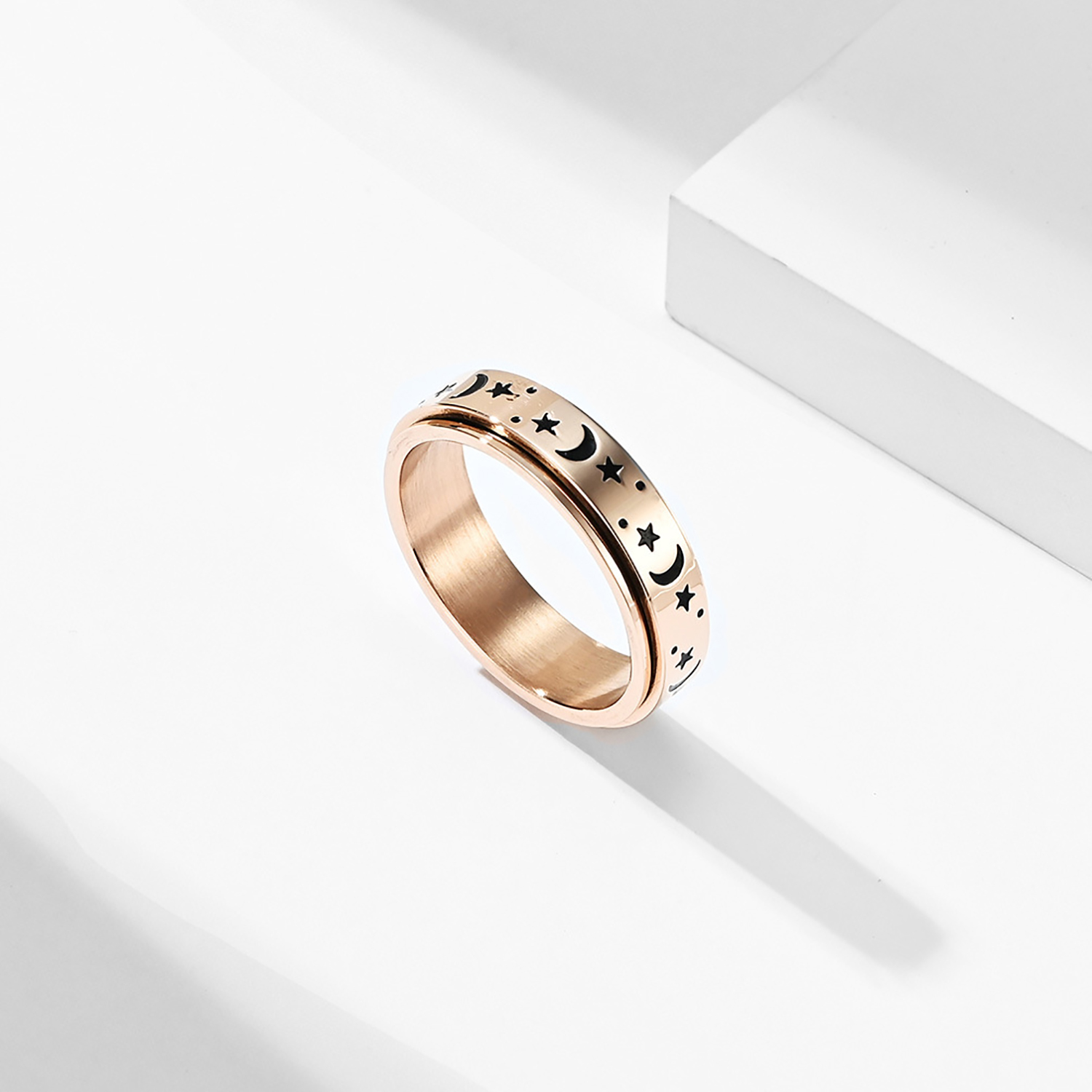 The stars and the moon can be rotated titanium steel ring ring romantic proposal men and women bracelet