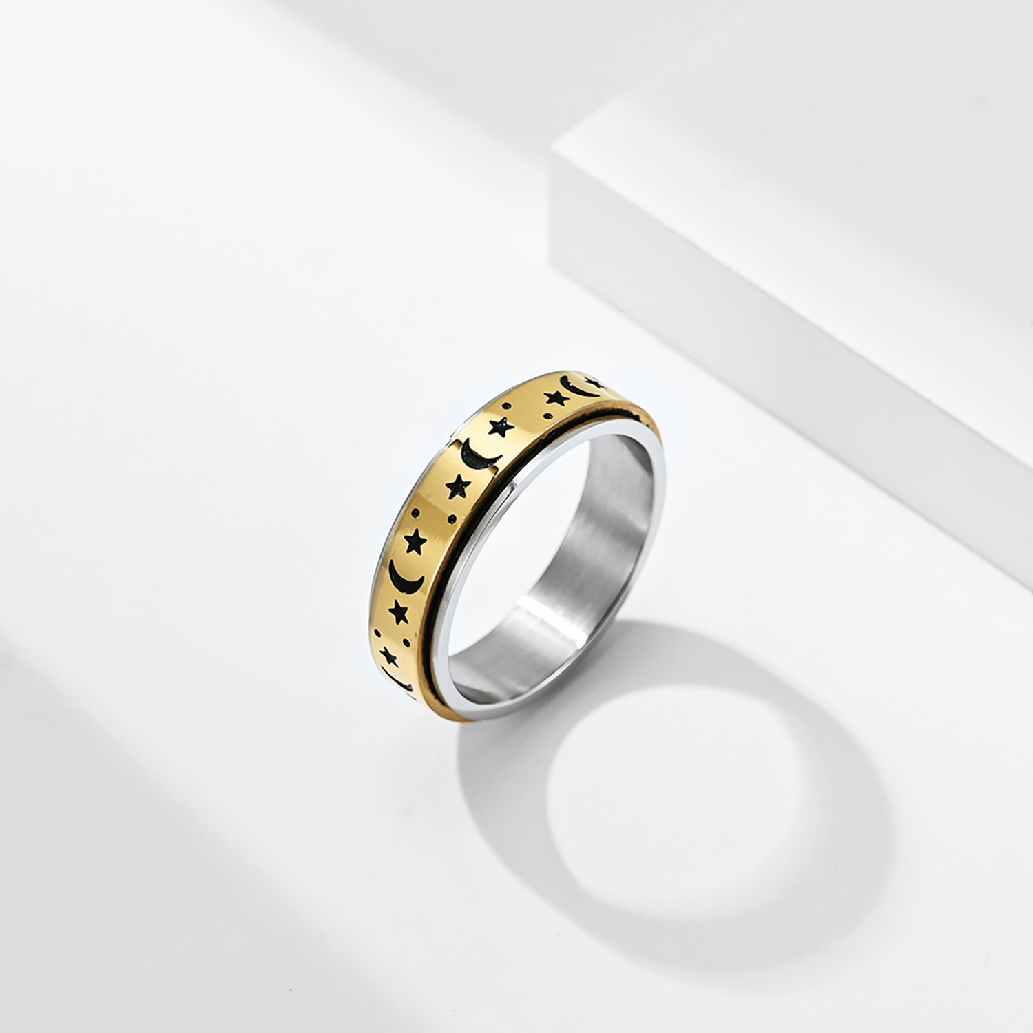 The stars and the moon can be rotated titanium steel ring ring romantic proposal men and women bracelet