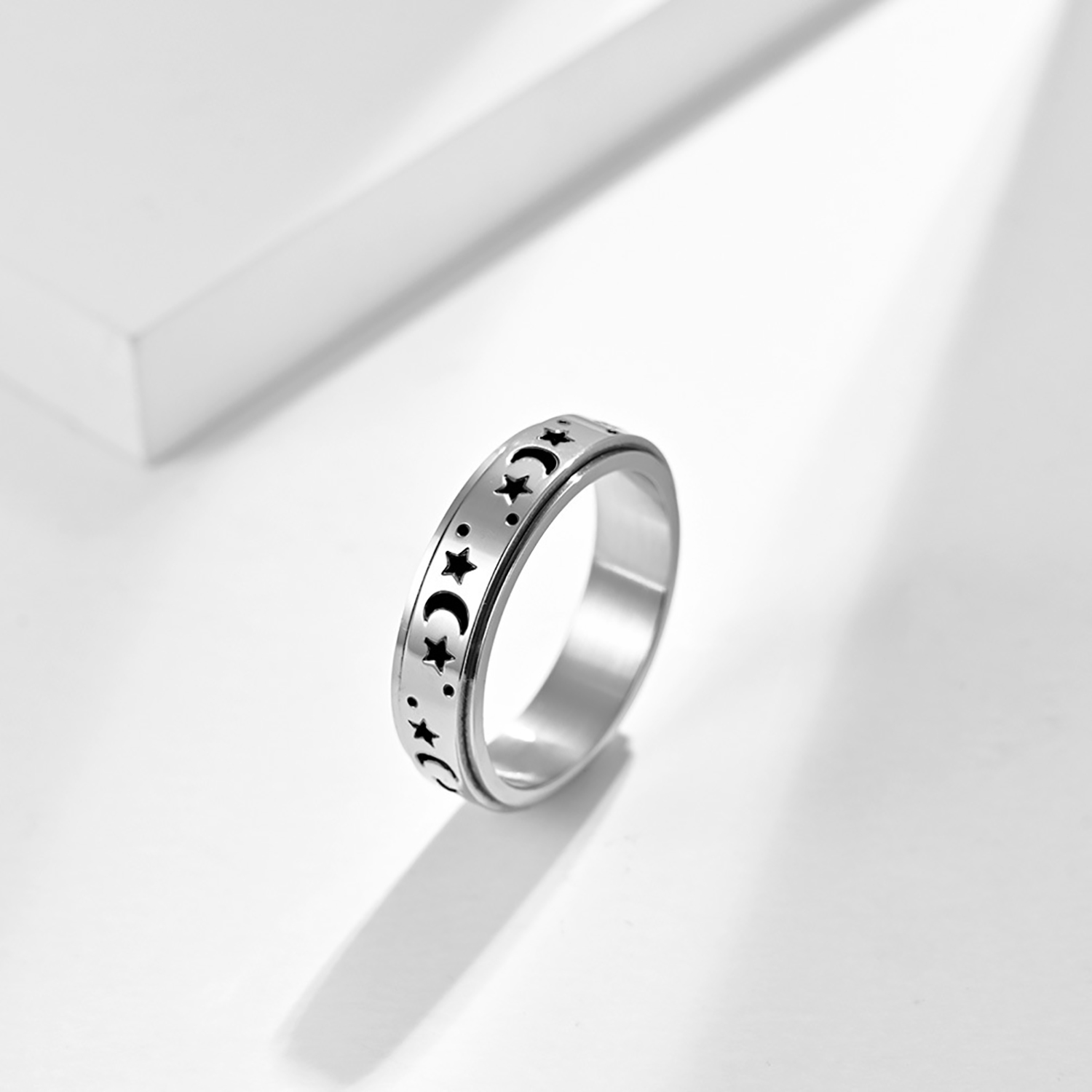 The stars and the moon can be rotated titanium steel ring ring romantic proposal men and women bracelet