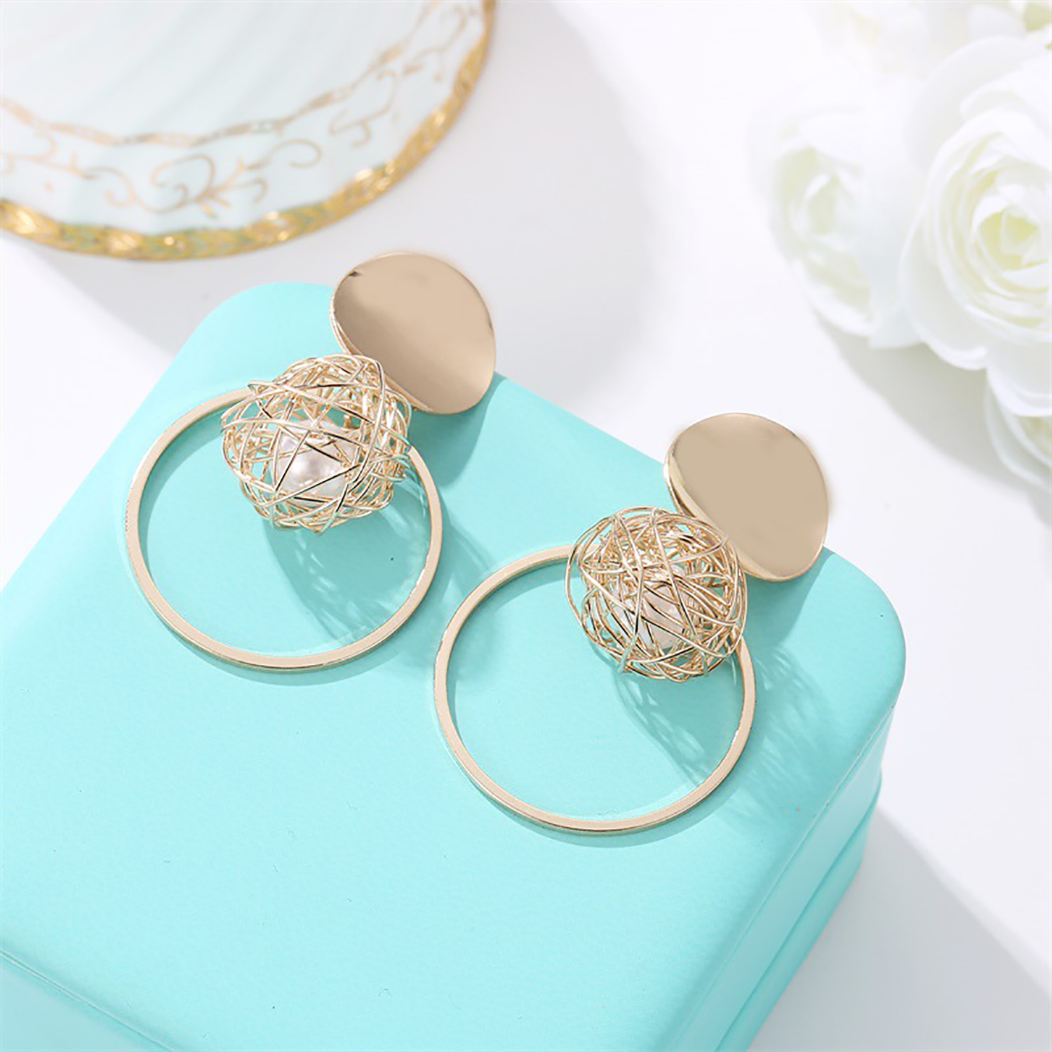 Hollow gold ball pearl stud earrings with metal circle pendant earrings