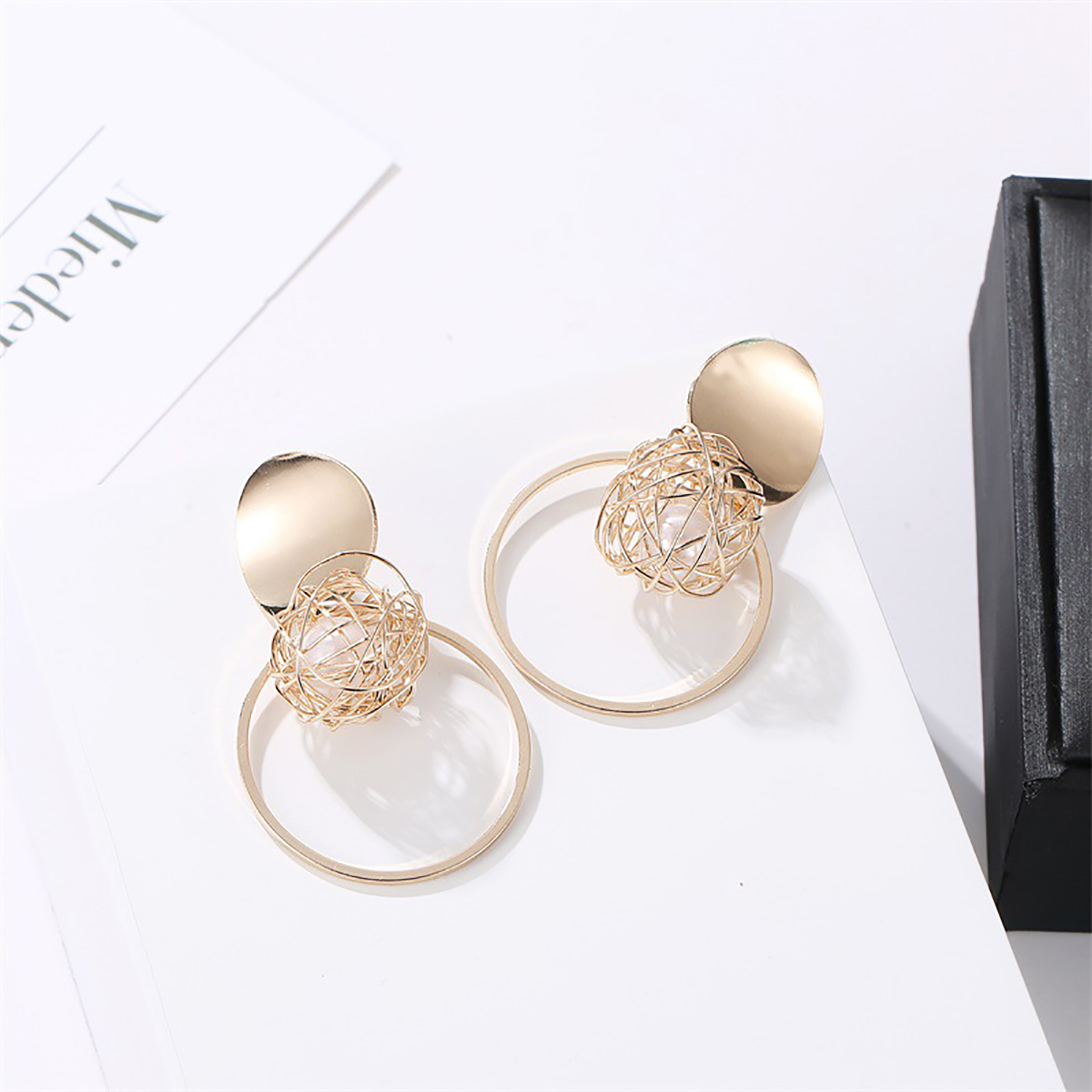 Hollow gold ball pearl stud earrings with metal circle pendant earrings
