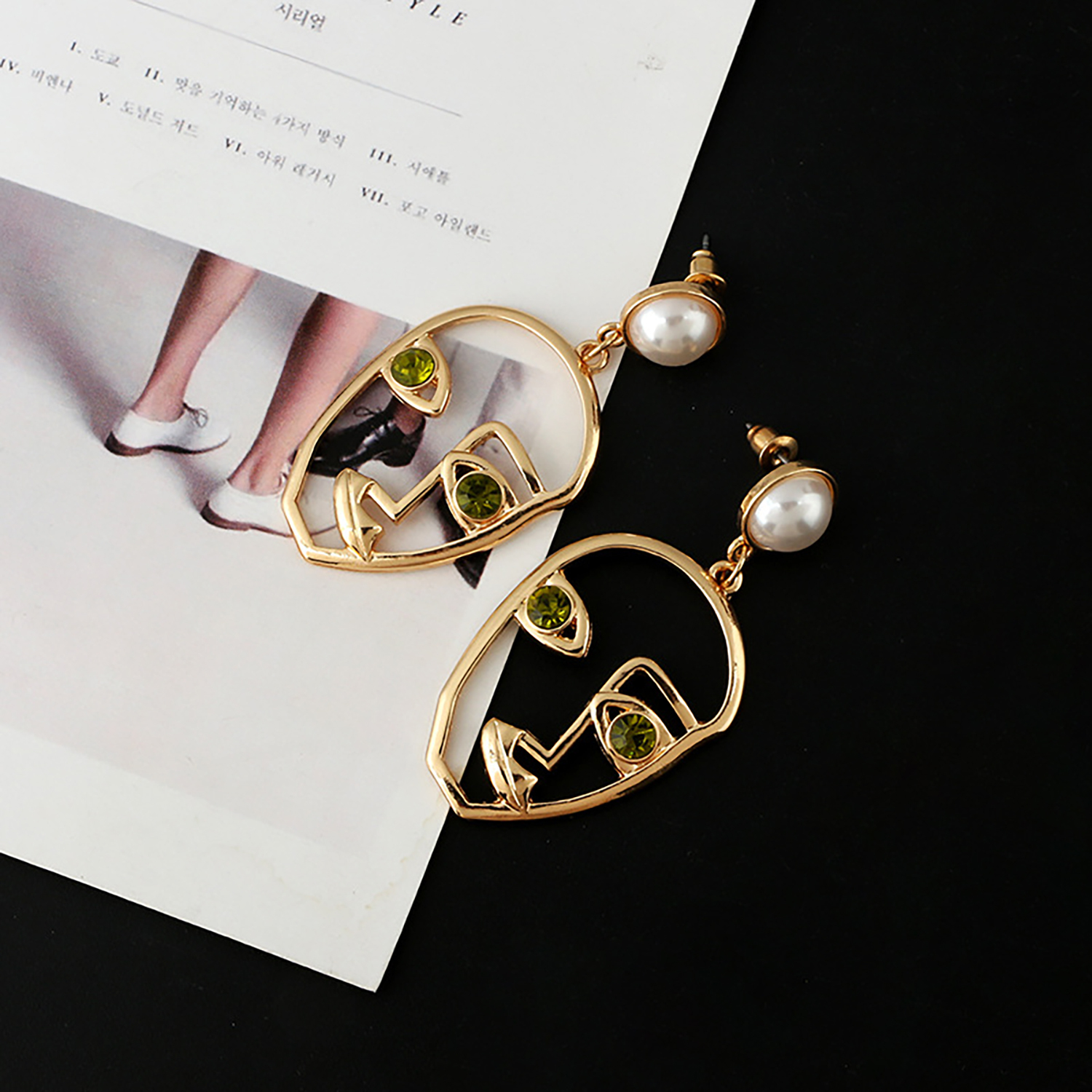 Abstract smiley face pearl set diamond geometry earrings face studs