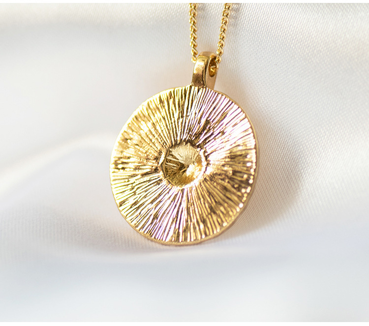 Gold Metal Round Disc Pendant Necklace for Women Girls Natural Malachite Coin Choker Jewelry