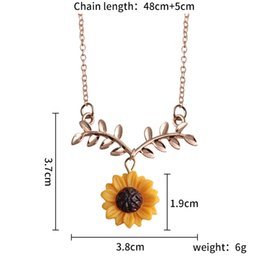 Bohemian Sunflower Leaf Pearl Necklace for Women Girls Lovely Resin Daisy Flower Boho Long Drop Handmade Pendant Necklaces