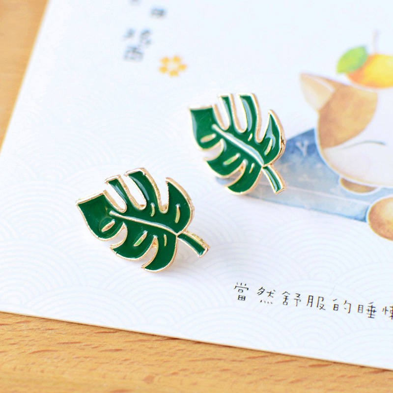 Green Leaf Brooch Cardigan Pin Shawl Brooch Buckle Sweater Knitwear Lapel Pin for Women and Men for Jewelry Gifts