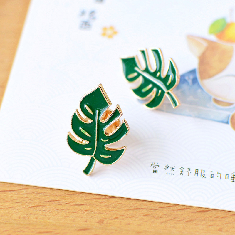 Green Leaf Brooch Cardigan Pin Shawl Brooch Buckle Sweater Knitwear Lapel Pin for Women and Men for Jewelry Gifts