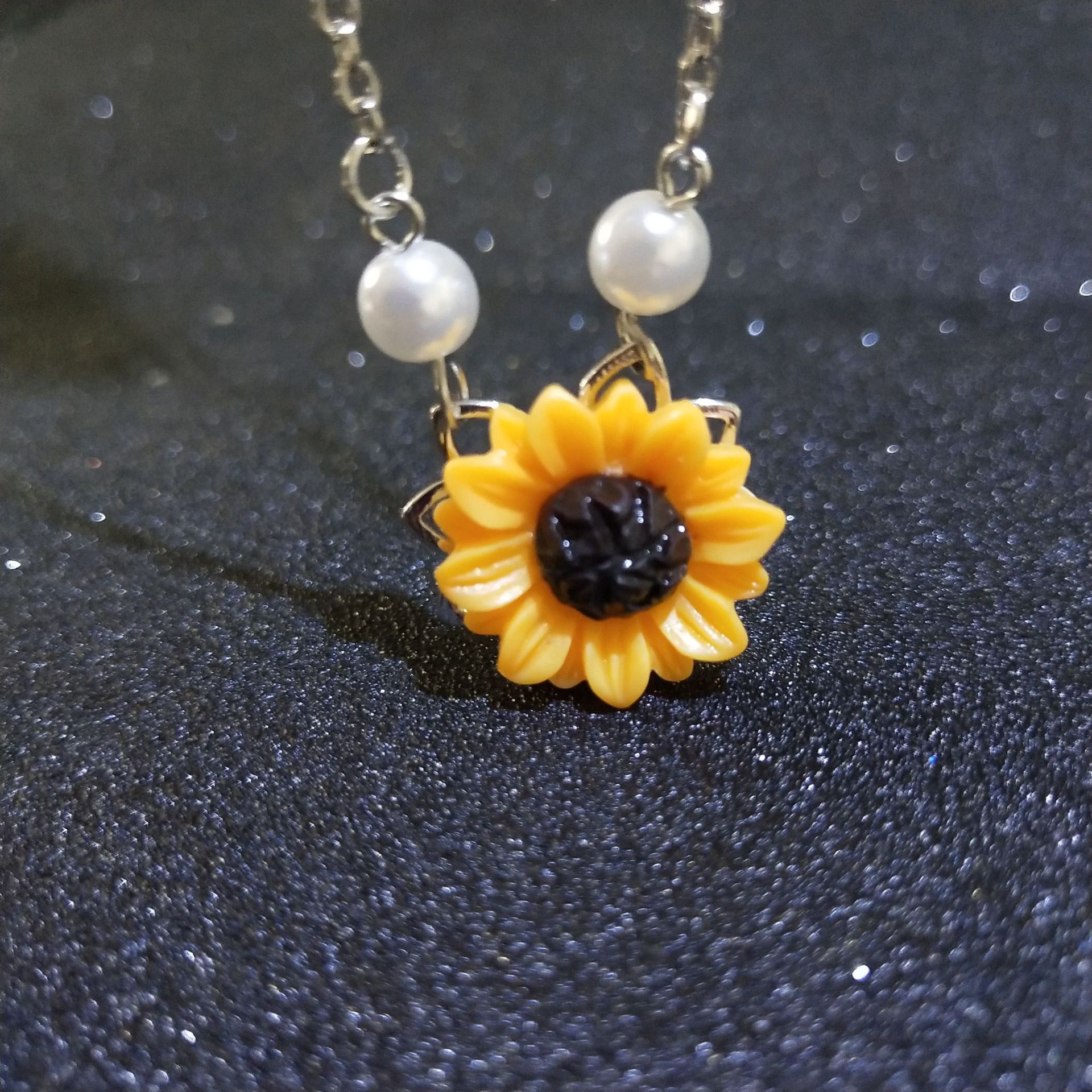Sunflower Pendant Necklace Gold Choker Necklaces Pearl Neck Chain Fashion Personalized Accessory Jewelry for Women and Girls