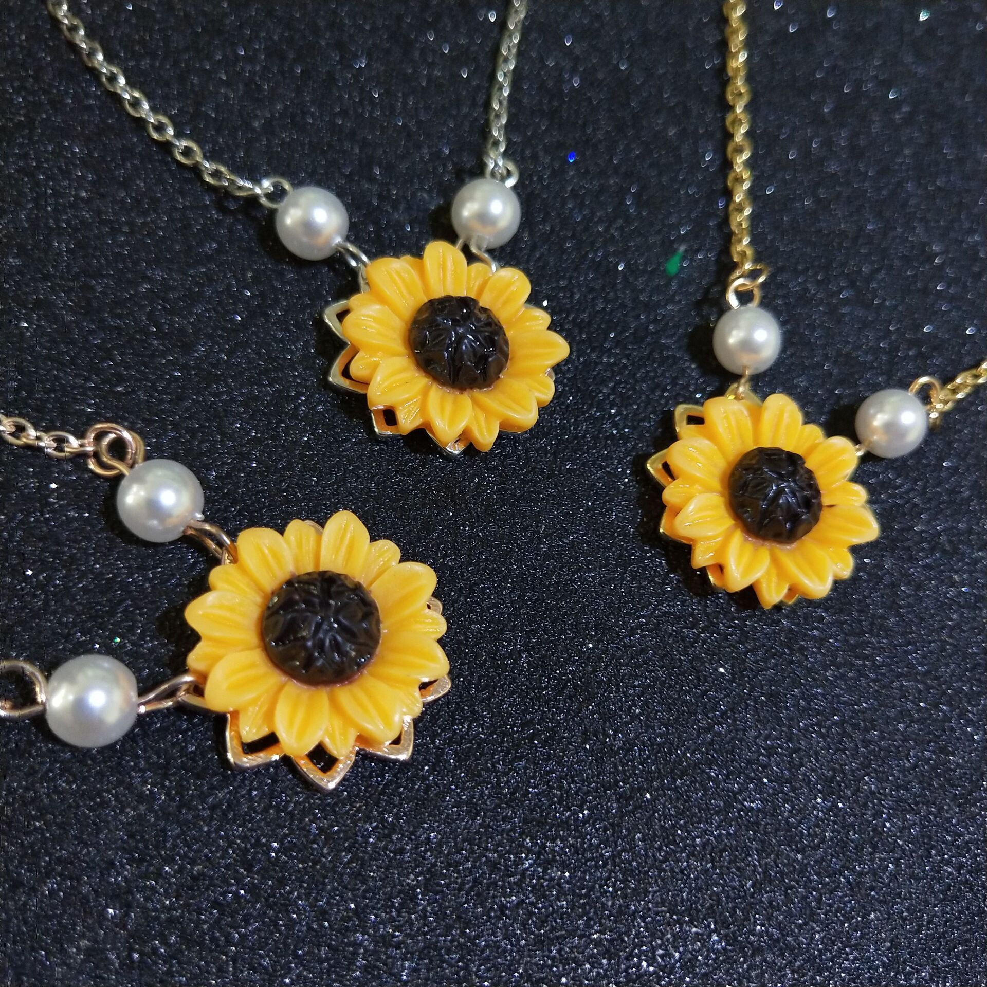 Sunflower Pendant Necklace Gold Choker Necklaces Pearl Neck Chain Fashion Personalized Accessory Jewelry for Women and Girls