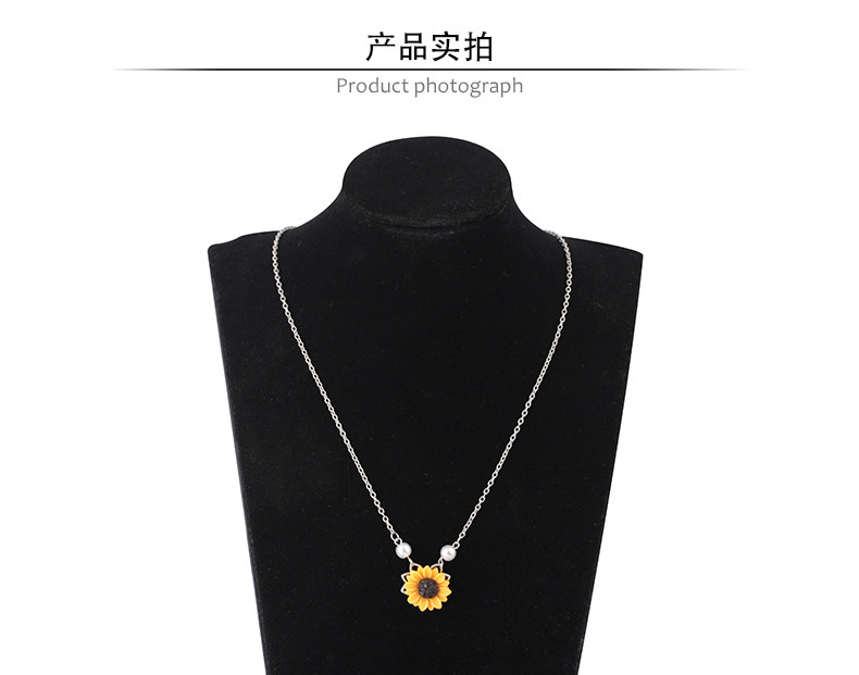 Sunflower Pendant Necklace Gold Choker Necklaces Pearl Neck Chain Fashion Personalized Accessory Jewelry for Women and Girls