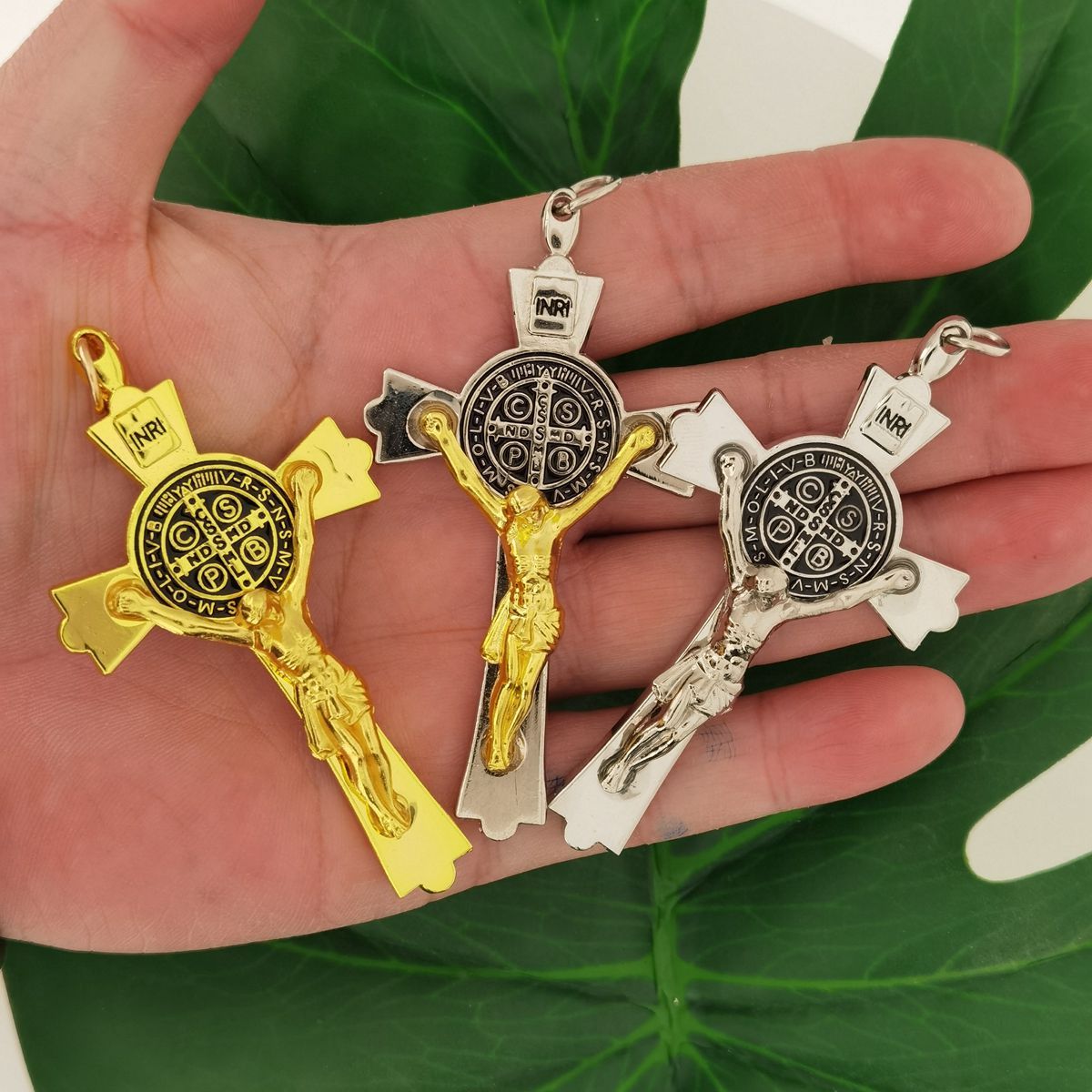 1 Pc Jesus Crucifix Pendant KeyChain INRI Saint Cross Keyring Charm