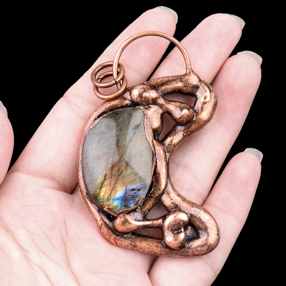 Reiki  Healing Crystal Stone Pendant Necklace for Men and Women, Labradorite Retro Red Copper Moon Stone Pendant