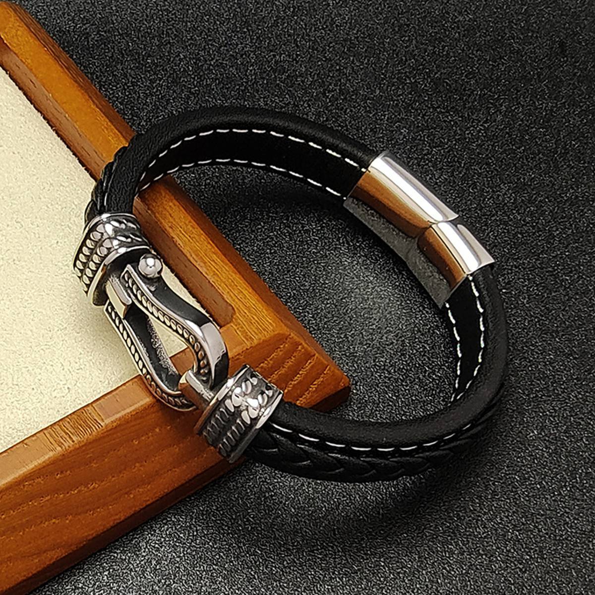 Men's Braided Leather Bracelet Horseshoe Clasp Stainless Steel Clasp Wristband Cuff Rope Bangle for Men Gifts