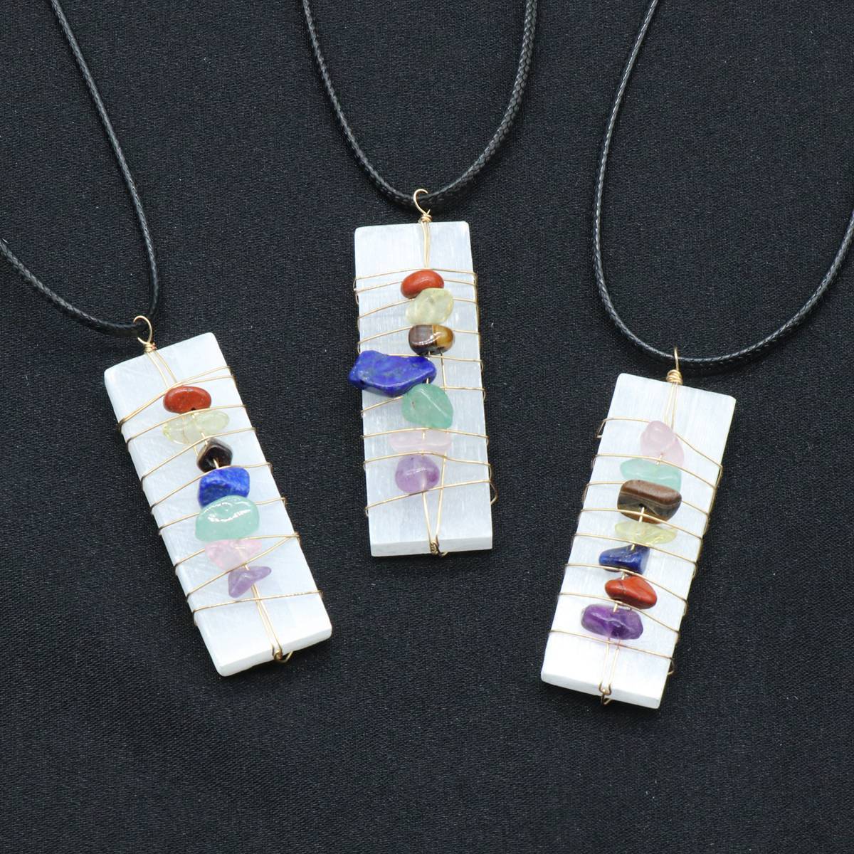Fashionable White Selenite Crystal Stone Gold-Plated Wire Wrapped 7 Chakra Natural Stone Classic Pendant for Party Gifts