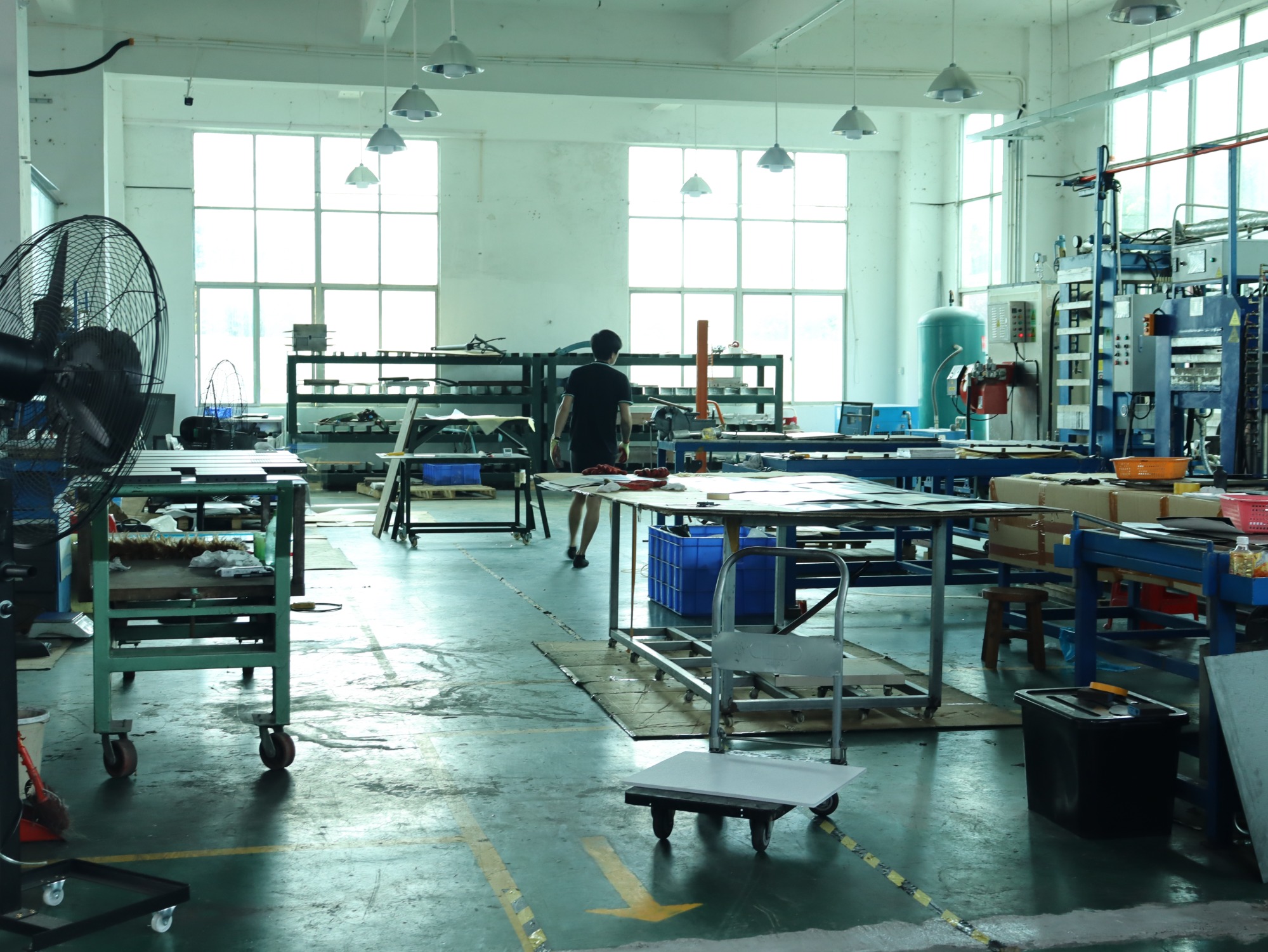 Best pickleball paddle for control crafted by expert carbon fiber paddle manufacturer