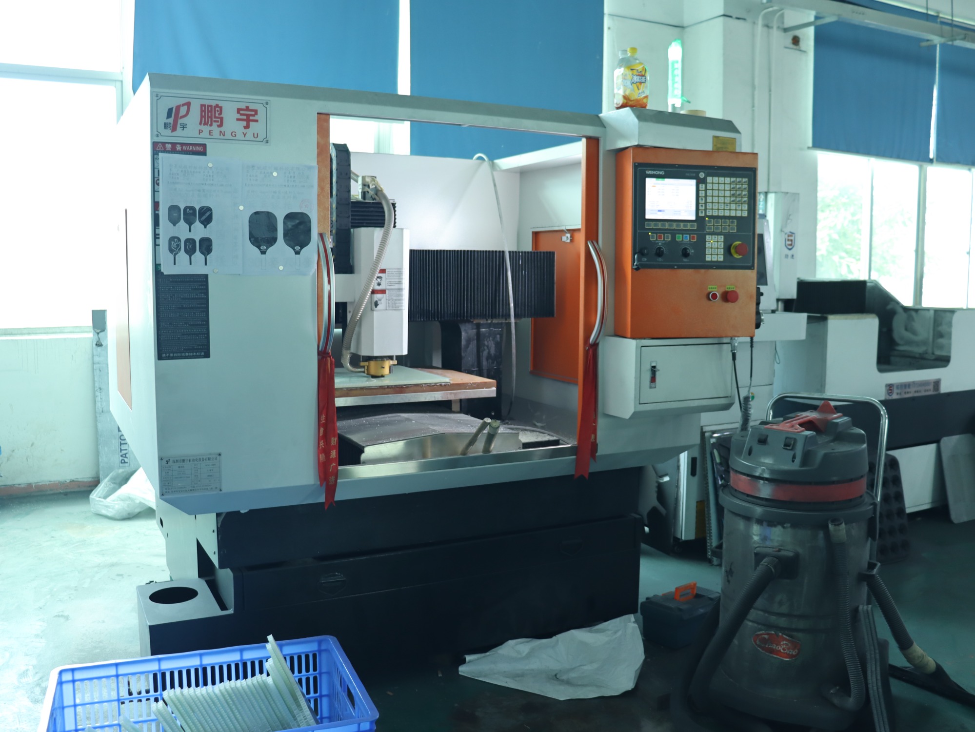 Carbon fiber pickleball paddle made by professional factory with superior performance