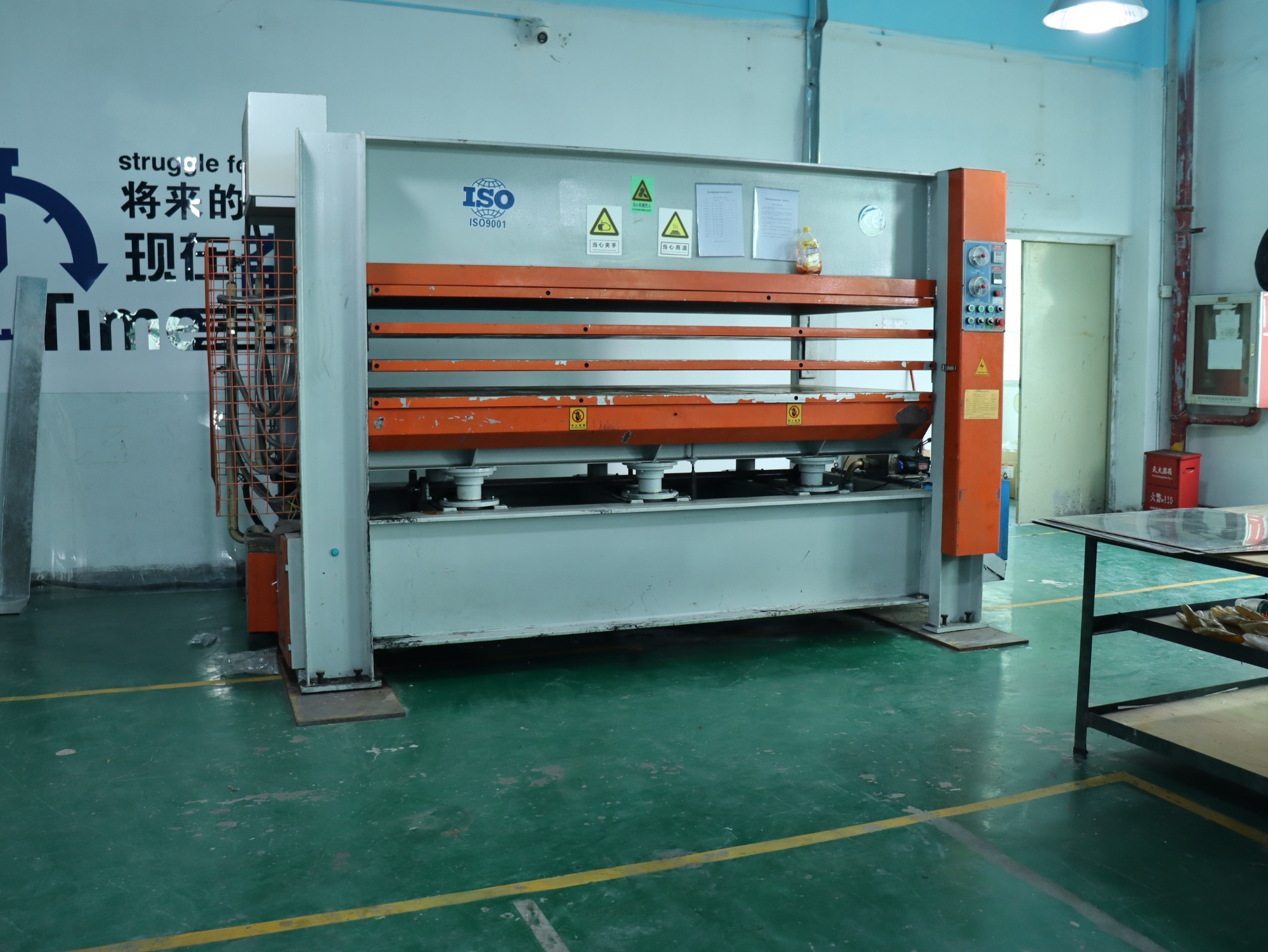 Lightweight pickleball paddle designed by experienced factory for speed and comfort