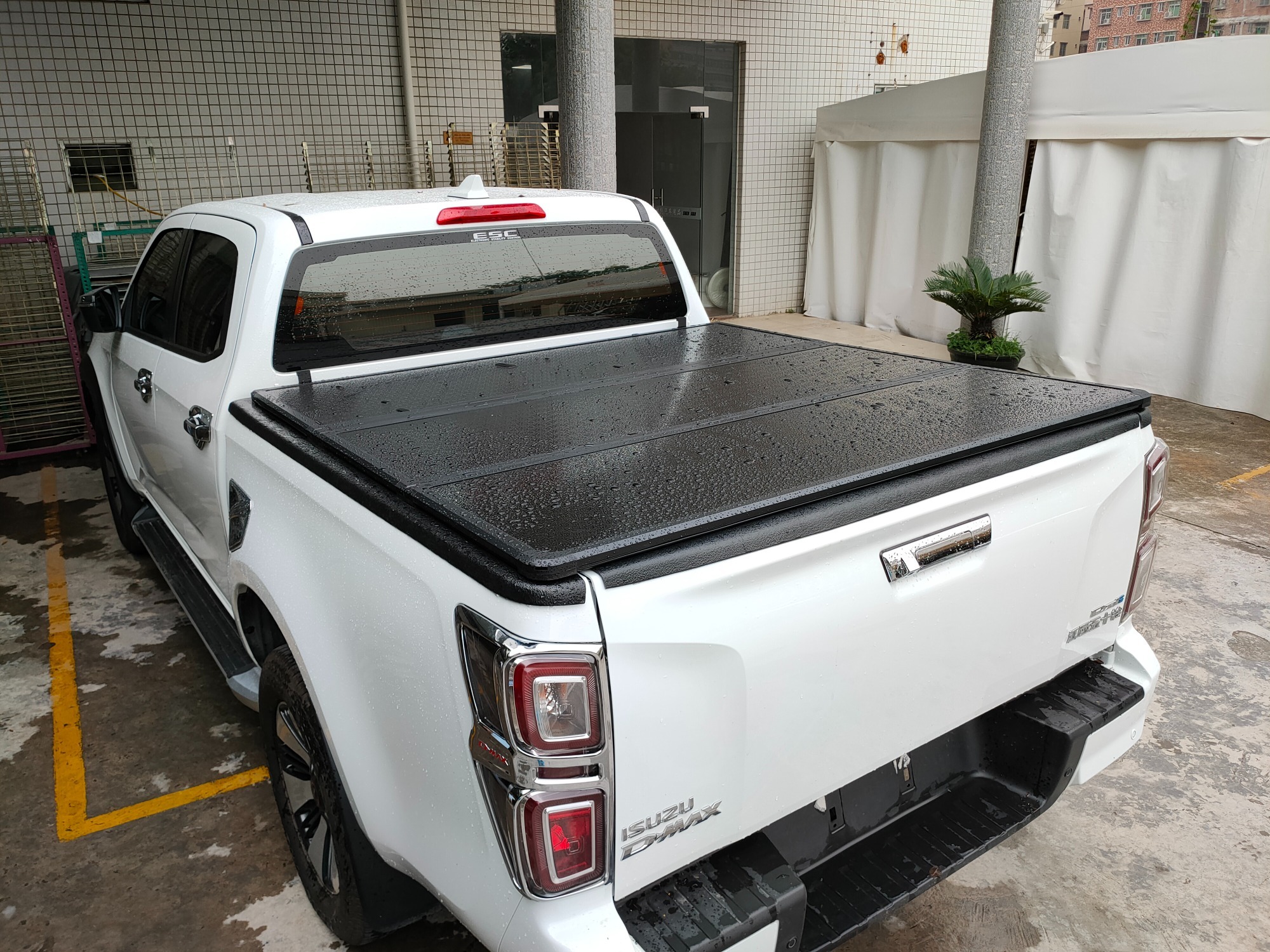 Factory High Quality Hard Tri-fold Tonneau Cover for Toyota Hilux