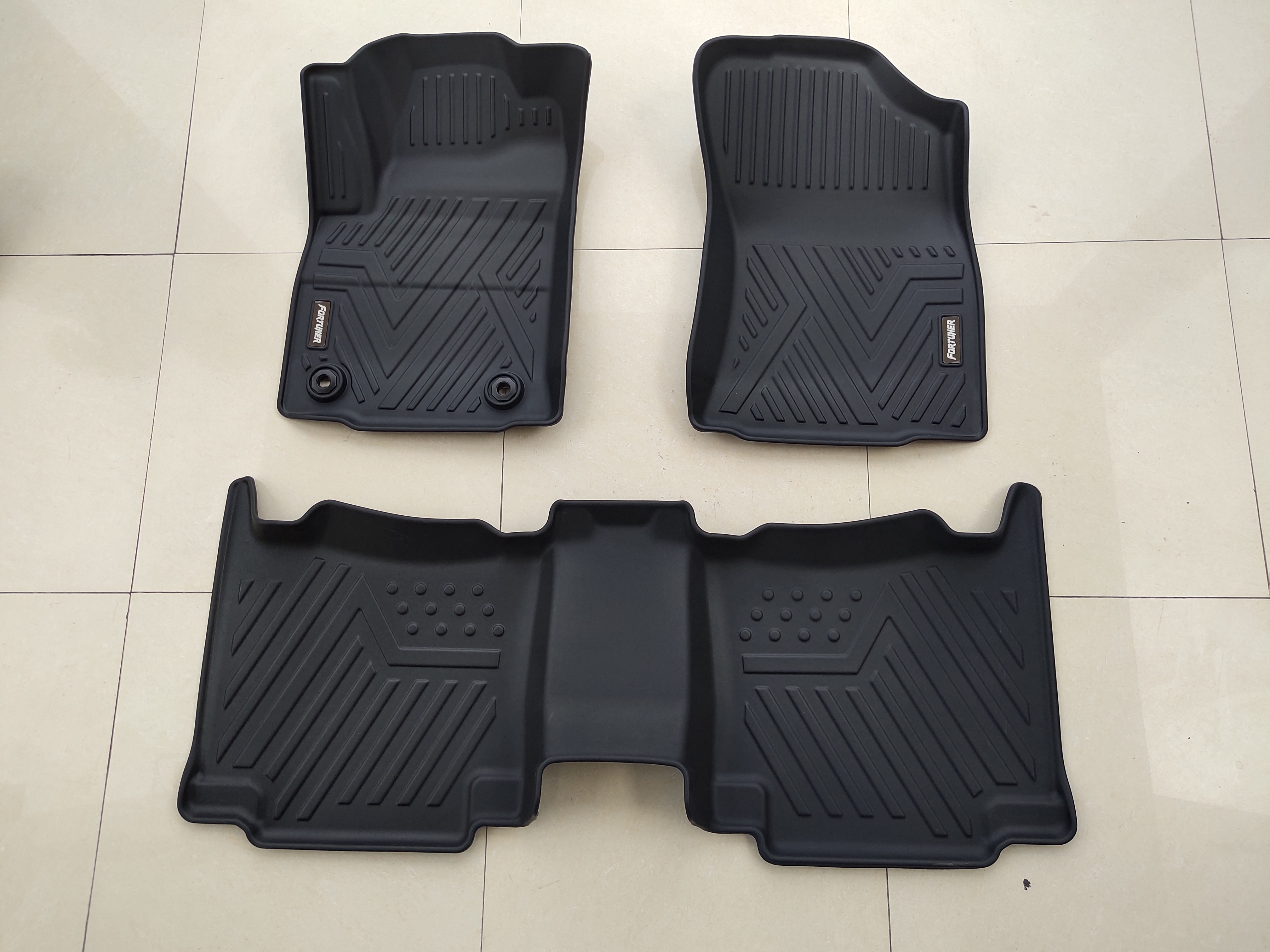 Wholesale All-Weather Durable 3D/5D Car Floor Mats for Toyota Fortuner