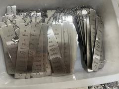 Motivational metal bookmaker