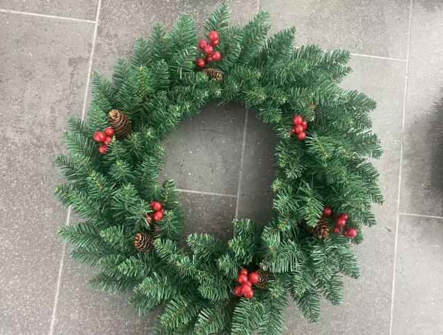 Wreath with bow & pine cones
