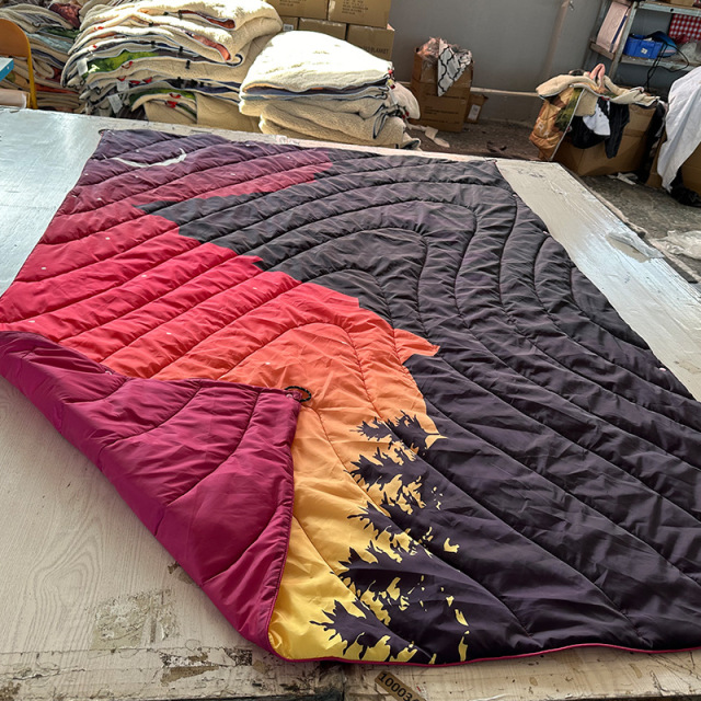 Outdoor Puffy Camping Blanket-50"x70"