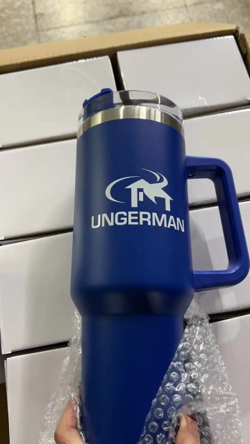 Bright Beluga 40 oz. Vacuum Insulated Tumbler Mug w/ Handle