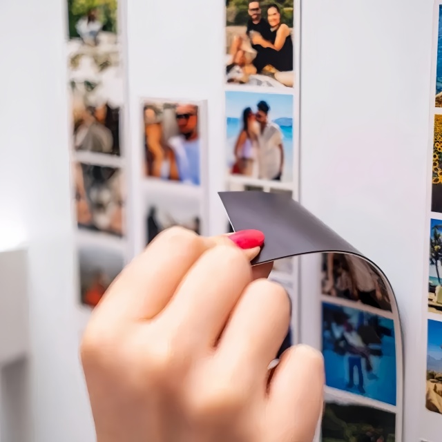 Photo booth magnet