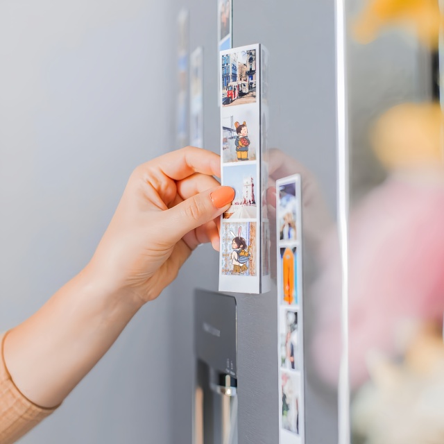 Photo booth magnet