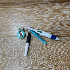 Retractable Reel Nurse Pen Set Light and Badge Clip Holder