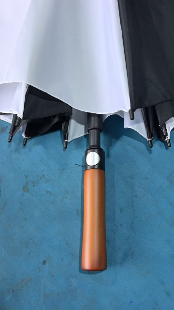 Vented Golf Umbrella with Wooden Handle - 68" Arc