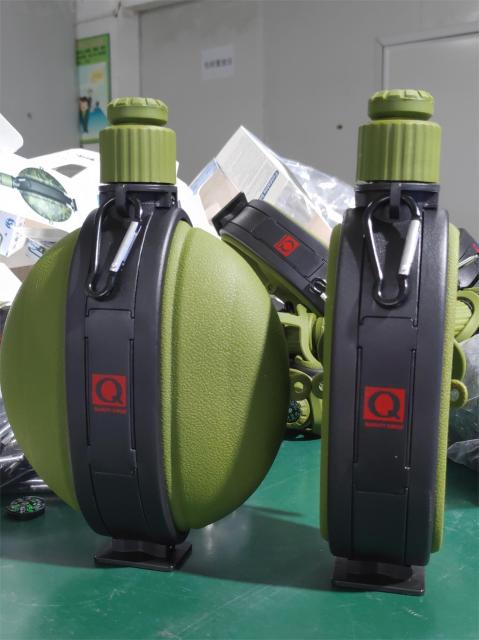 Collapsible Outdoor Sports Compass Silicone Water Bottle