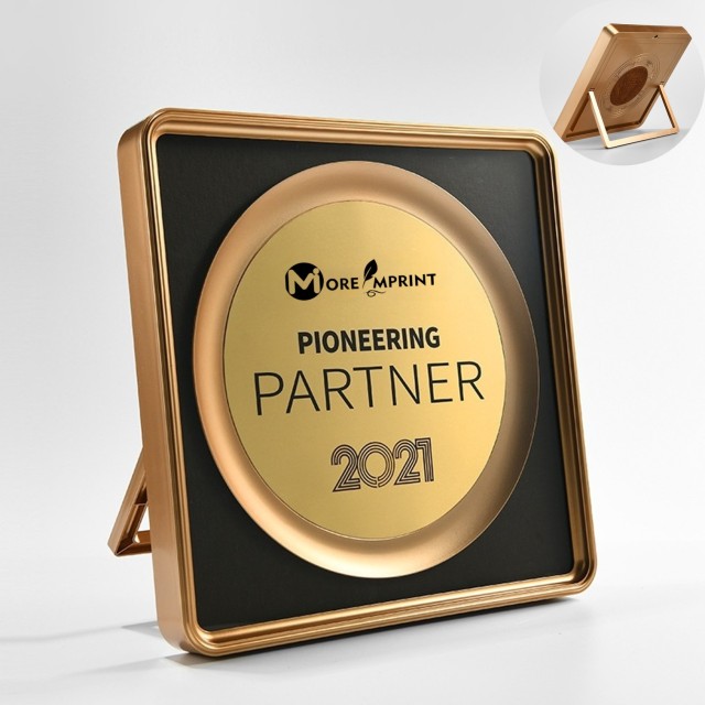 Acrylic Coating Gold Metal Award Corporate License Plaque