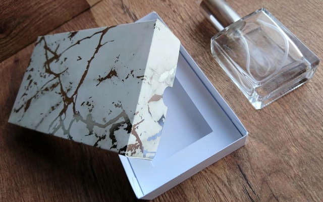 Embossed Cardboard Lid Gift Box Cosmetic Perfume Packaging