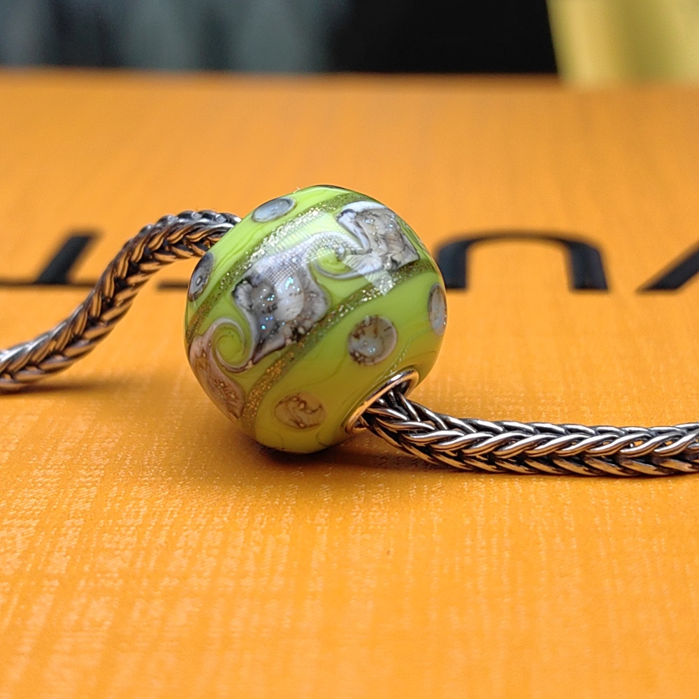 Apple-Green Stone Swilrls