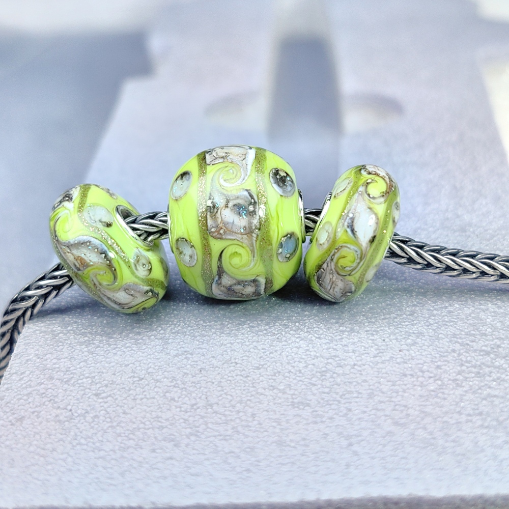 Apple-Green Stone Swilrls