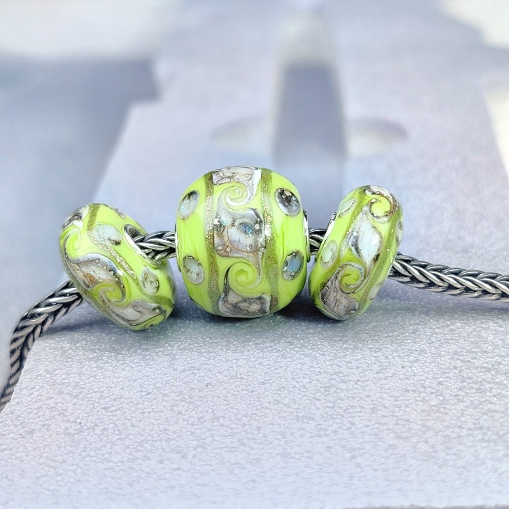 Apple-Green Stone Swilrls