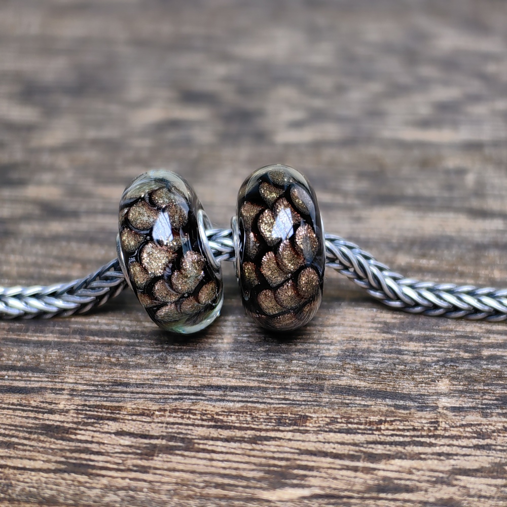 Dark Goldsand Scales