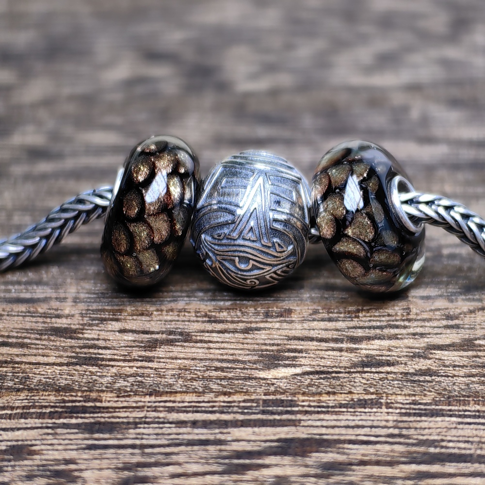 Dark Goldsand Scales