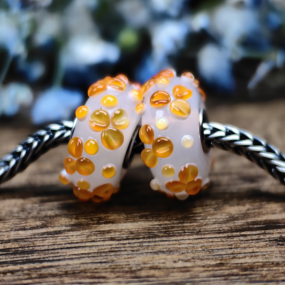 Creamy 3 Leaves  Flowers