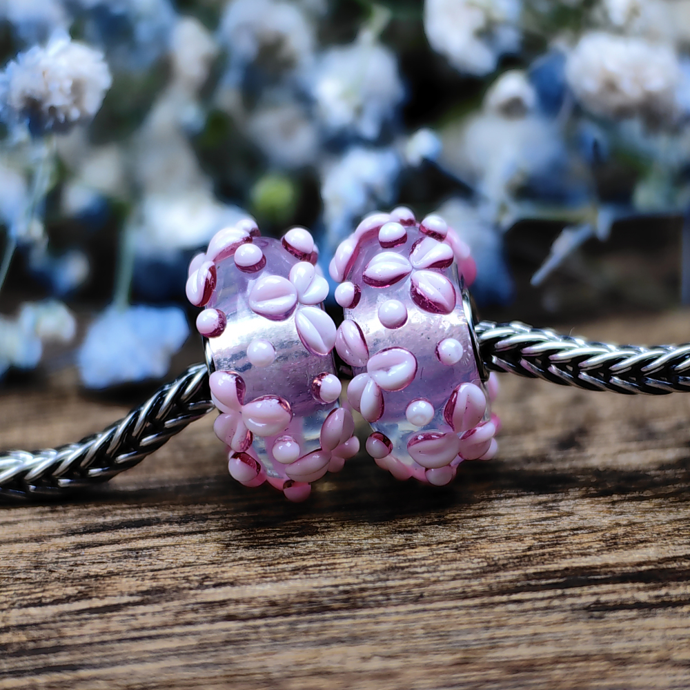 Creamy 3 Leaves  Flowers